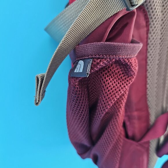 The North Face Recon Backpack – Red / Maroon – Classic Daypack - Picture 10 of 15